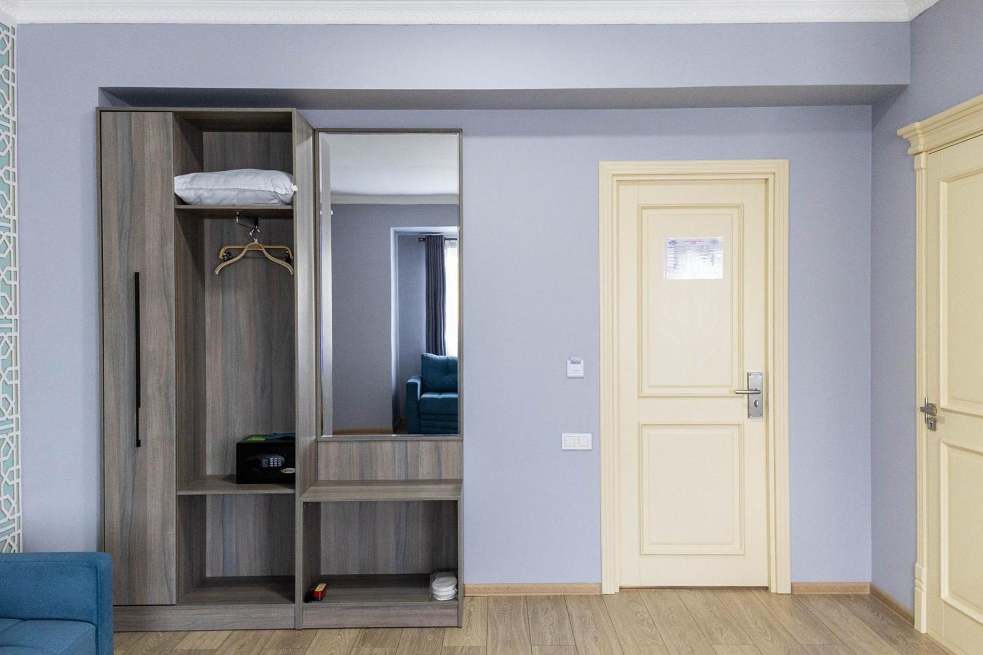 Khan Hotel Samarkand Værelse billede